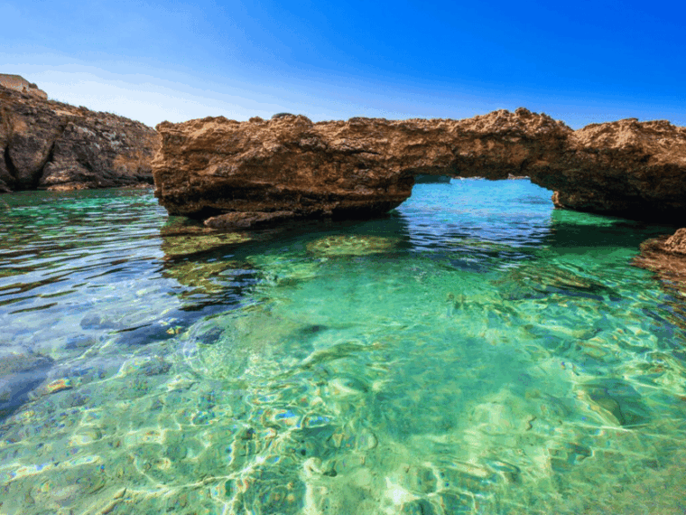 cominos-best-in-a-flash-caves-coves-beaches-boat-tour