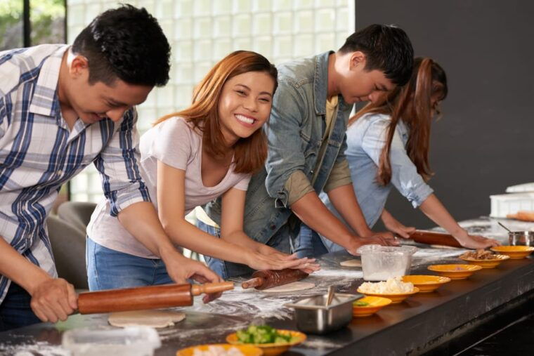 como-premium-pizza-making-class-at-a-pizzeria