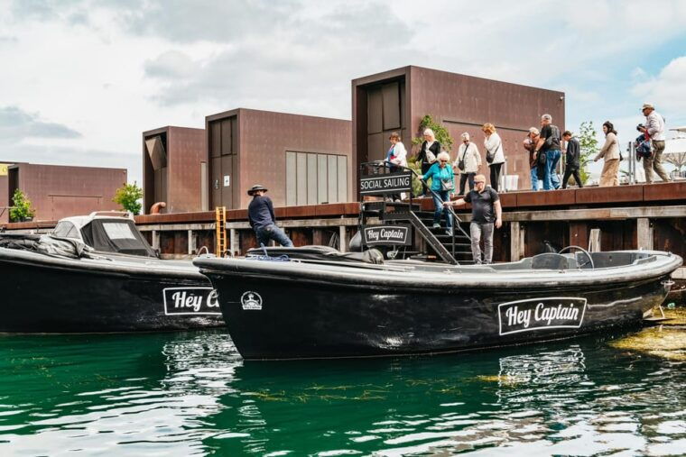 copenhagen-old-canals-and-hidden-gems-social-boat-tour