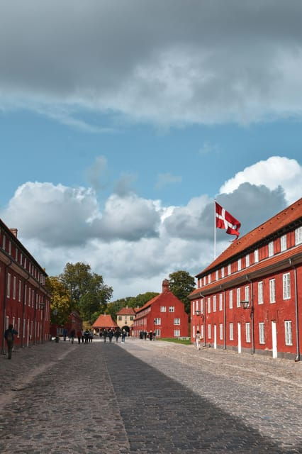 copenhagen-private-walking-tour-with-amalienborg-palace