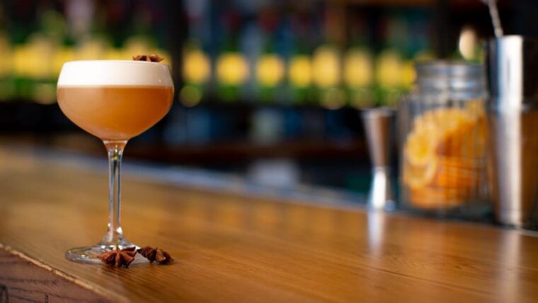 cork-jameson-cocktail-making-class-at-midleton-distillery