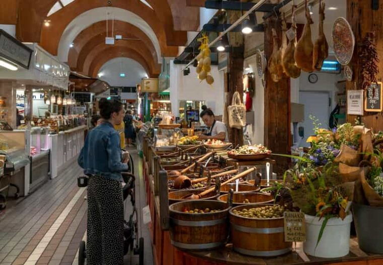 corks-flavorful-footsteps-a-walking-food-adventure