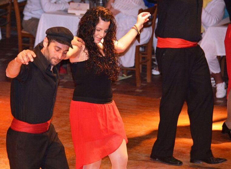 crete-traditional-dance-show-and-buffet-dinner-with-wine-2