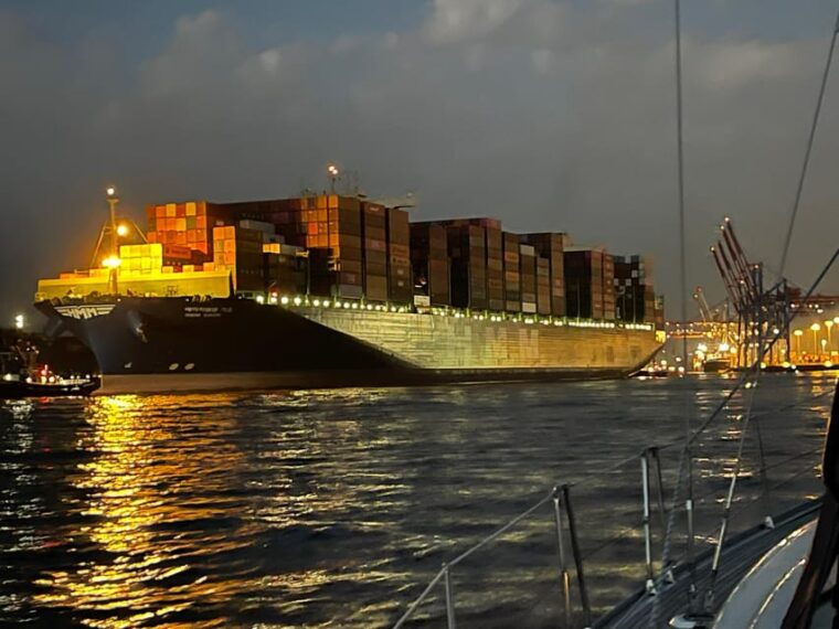 cruise-in-the-city-sailing-yacht-event-hamburg-elbe