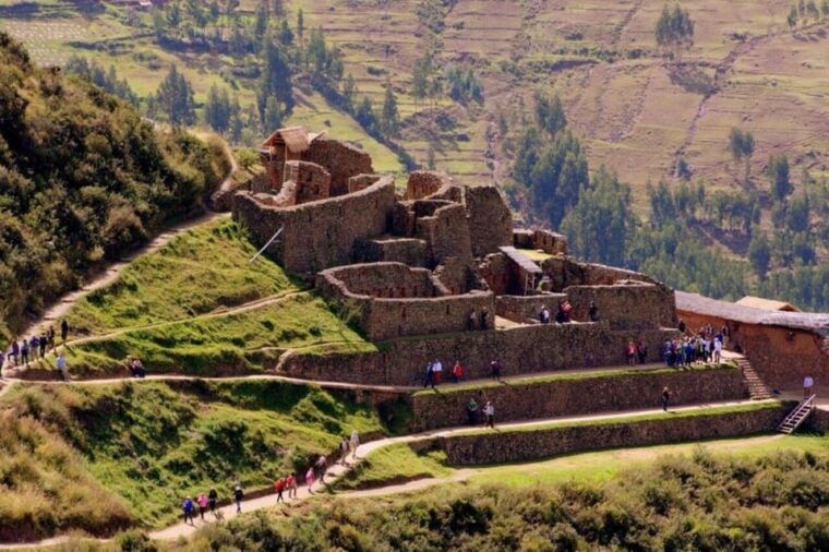 cusco-sacred-valley-and-salt-mines-ending-in-ollantaytambo