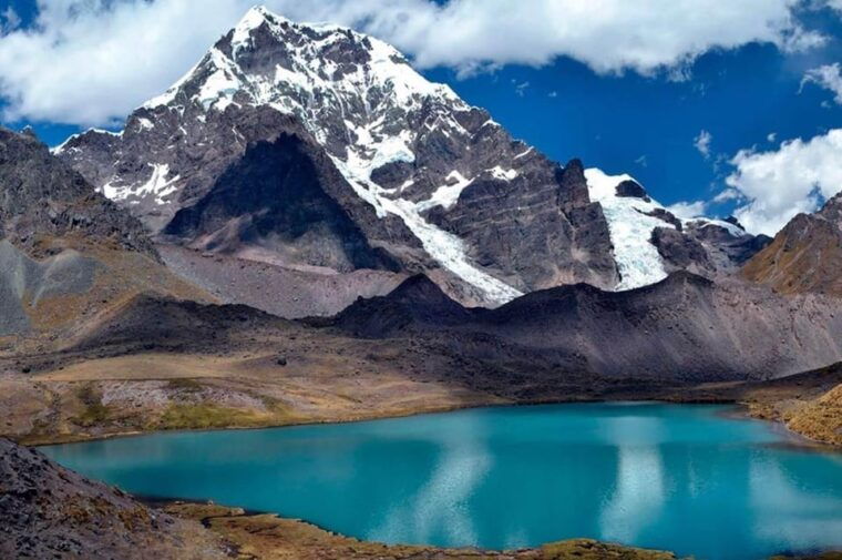 cusco-trekking-through-the-7-lakes-of-ausangate