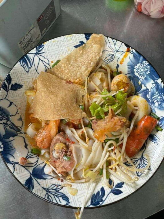da-nang-city-street-food-private-tour-by-motorbike-car