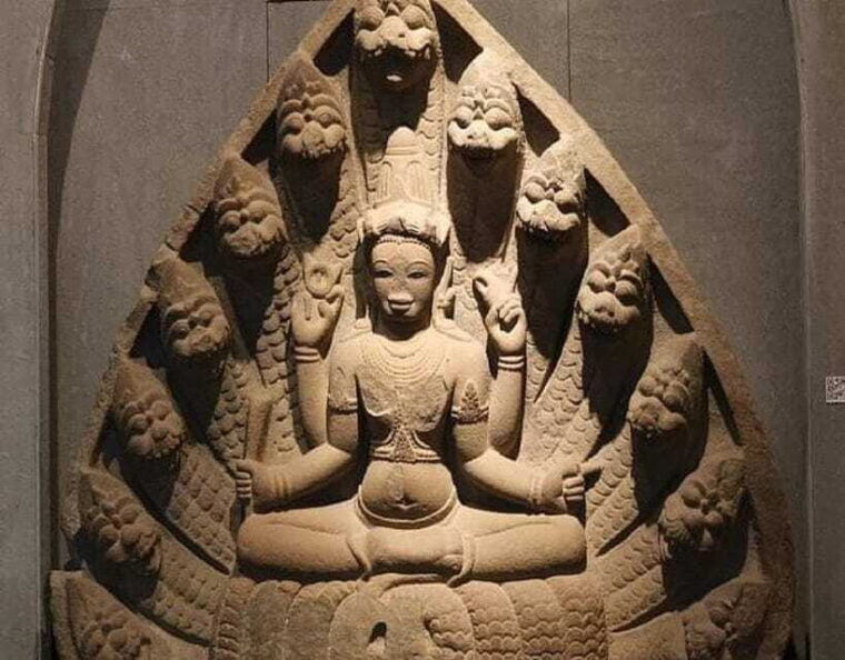 da-nang-history-tour-walking-by-cham-pa-museum-cuisine-cafe