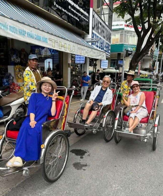 da-nang-night-tour-by-local-foods-3-wheel-riding-cruise-beer