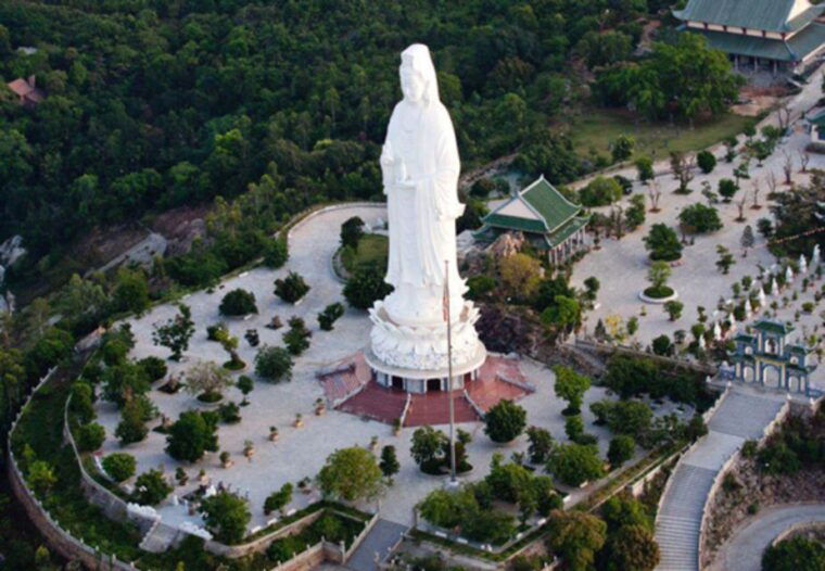da-nang-private-city-tour-by-scooter-with-ao-dai-lady-rider