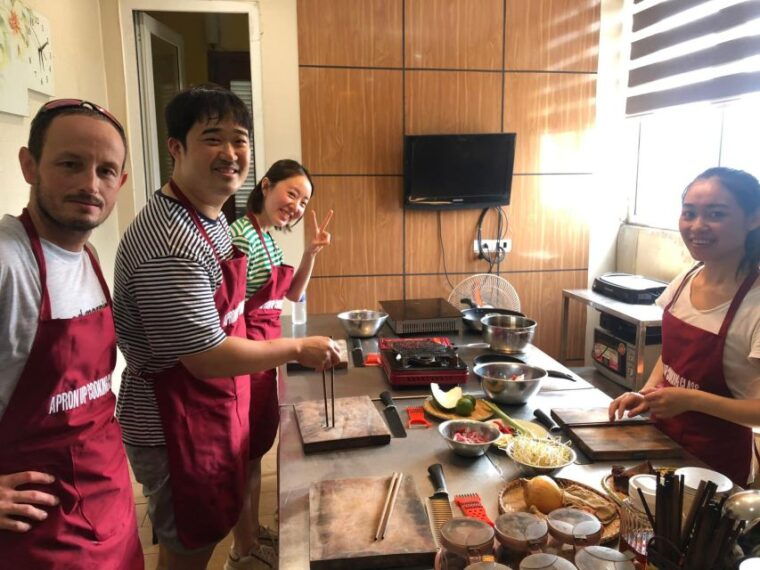 da-nang-traditional-cooking-class-and-pho-with-local-girl