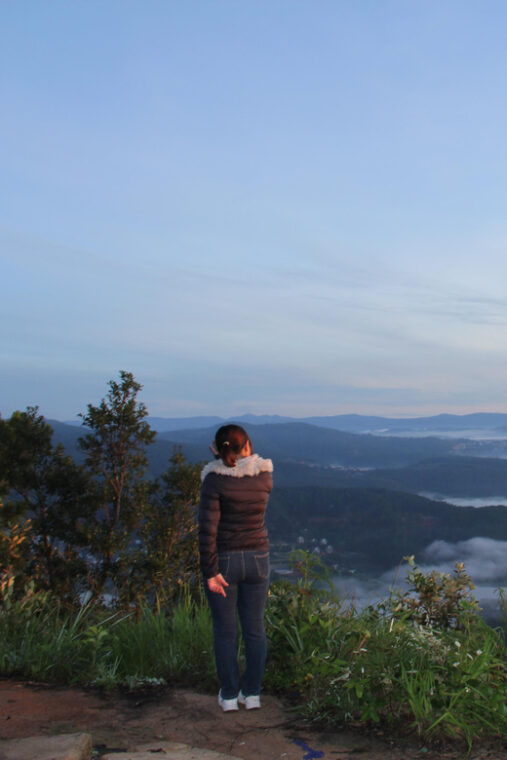 dalat-hiking-the-mountain-to-observe-the-cloud-and-sunrise