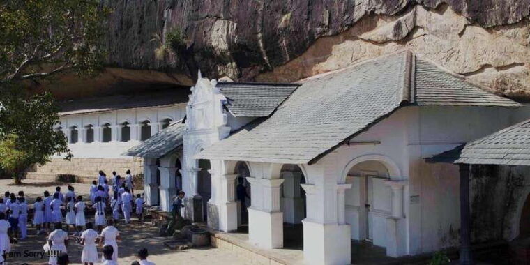 dambulla-caves-temple-traditional-village-tour-with-lunch