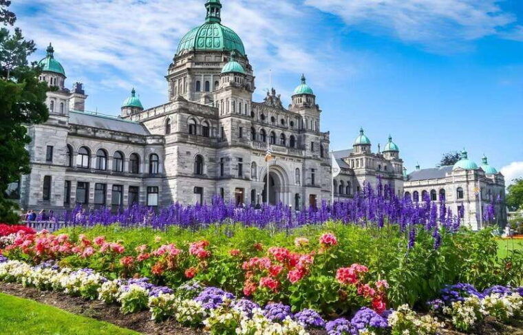 day-trip-from-vancouver-to-victoria-and-butchart-gardens