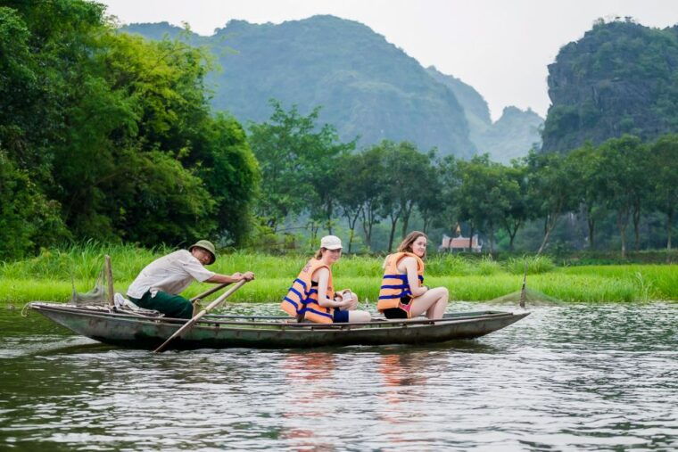 day-trip-hoa-lu-trang-an-mua-cave-with-transfer-and-lunch