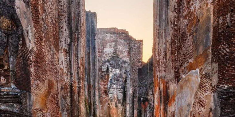day-trip-to-the-ancient-city-of-polonnaruwa-from-negombo
