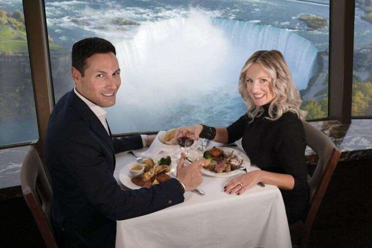 dinner-on-top-of-the-skylon-tower-with-a-legendary-view