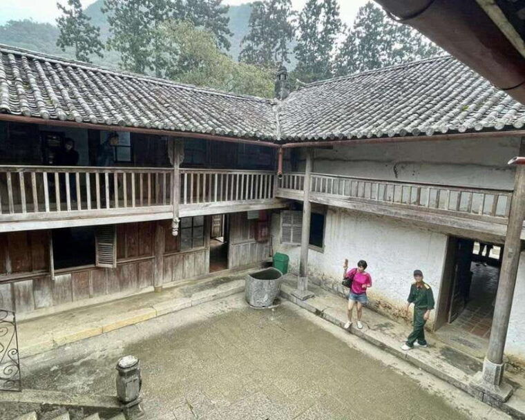 discover-ha-giang-dong-van-stone-plateaunho-que-river-2day