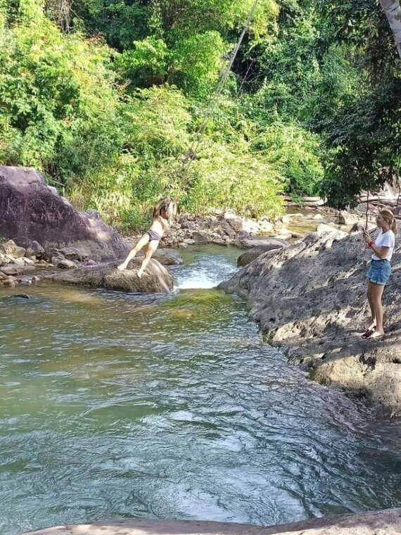 discover-hidden-waterfall-include-khmer-noodle-and-cake