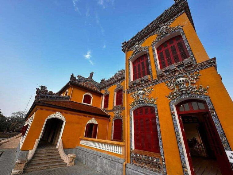 discover-hue-imperial-city-tombs-local-market-village
