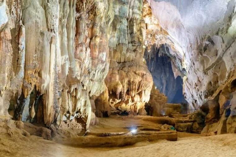 dong-hoi-phong-nha-paradise-and-phong-nha-caves-day-trip