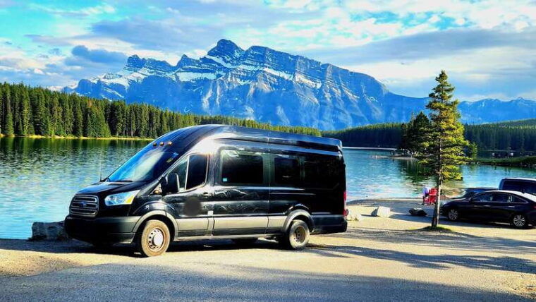 emerald-lakelake-louise-moraine-johnstoncanyonbanff-tour