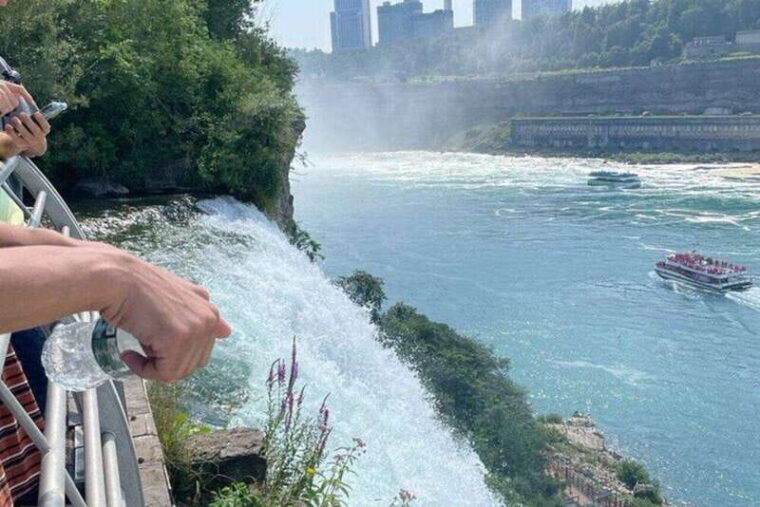 exclusive-early-access-maid-of-the-mist-cave-of-winds-2