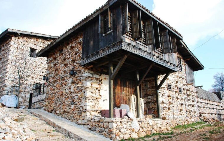 explore-altinbesik-cave-ormana-village-from-side