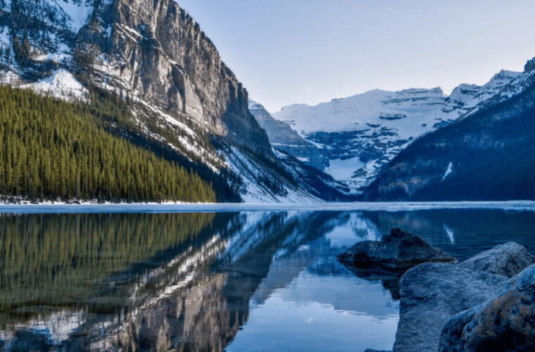 explore-banff-lake-louise-moraine-lake-day-trip-shuttle