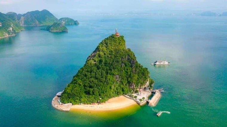 explore-halong-bay-with-cozy-bay-cruise-2-days-1-night