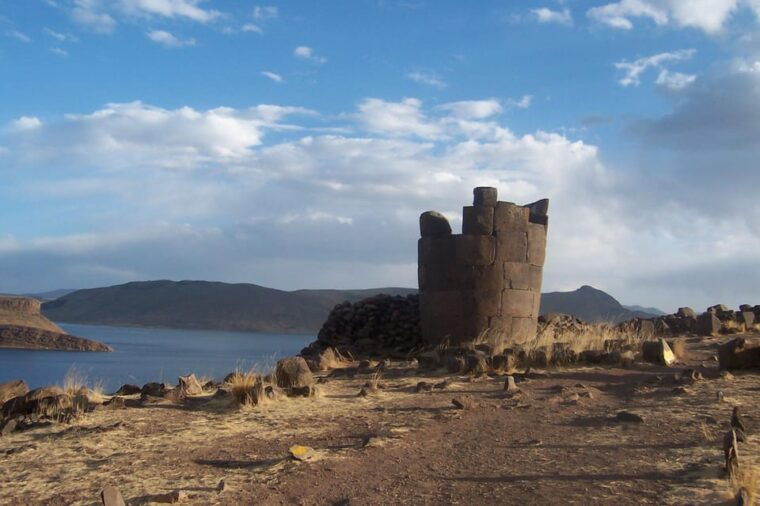 explore-sillustani-tombs-and-atuncolla-enchantment-from-puno