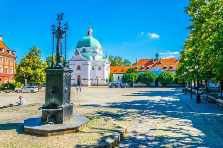 family-tour-of-warsaw-old-town-with-fun-activities-for-kids