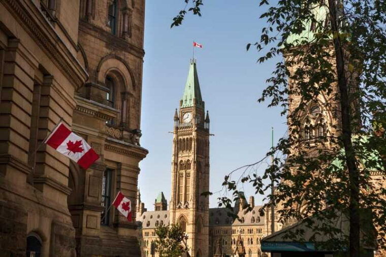 family-walking-tour-in-ottawa-special-highlights