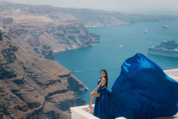 flying-dress-photoshoot-in-santorini-with-hotel-pickup