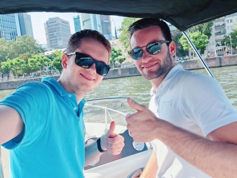 frankfurt-private-sport-boat-tour-speed-fun-skyline