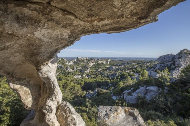 from-avignon-half-day-baux-de-provence-and-luberon-tour