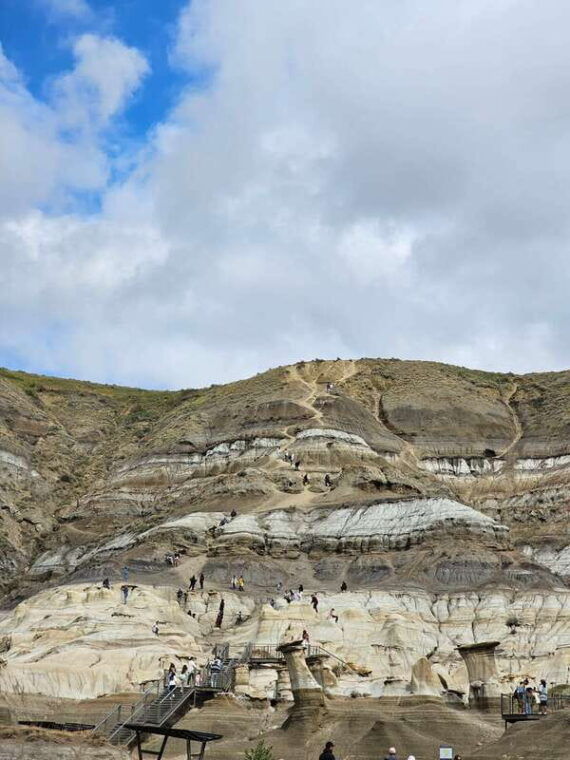 from-calgary-drumheller-private-tour-full-day-sightseeing