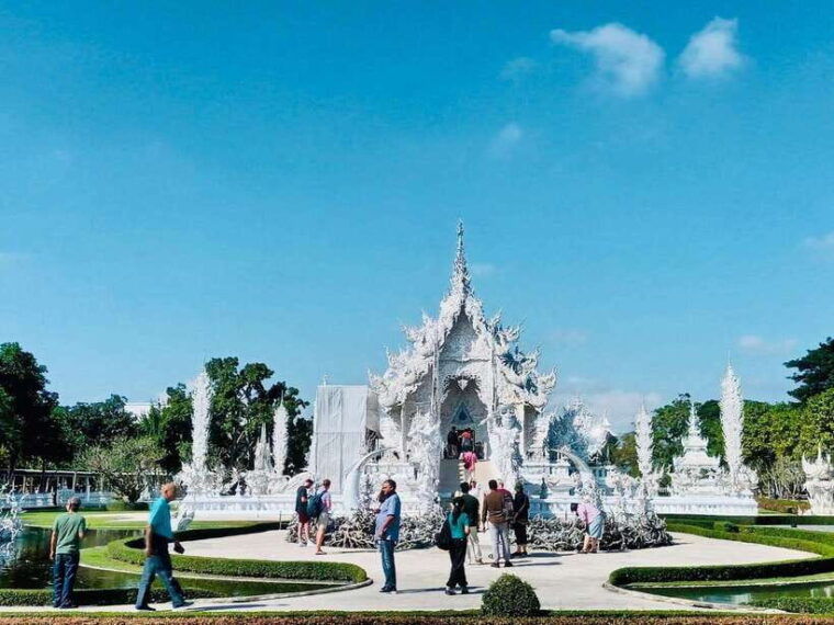 from-chiang-mai-chiang-rai-white-blue-and-red-temple-tour