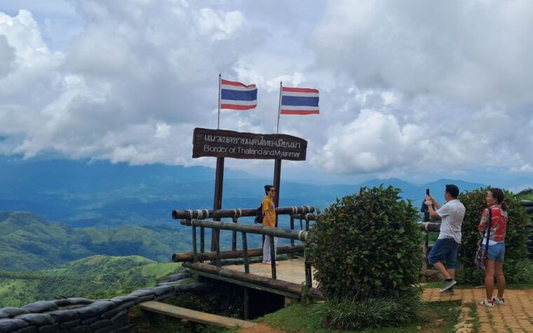 from-chiang-rai-famous-temples-and-golden-triangle-day-tour