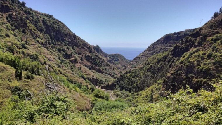 from-funchal-wet-your-hair-in-the-amazing-moinhos-levada
