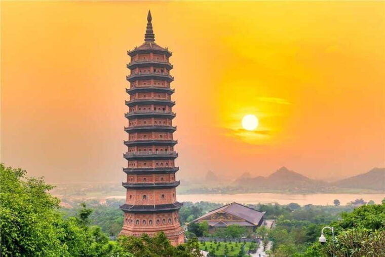 from-ha-noi-bai-dinh-pagoda-trang-an-and-mua-cave-day