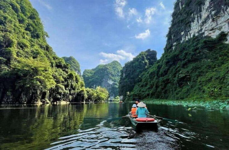 from-hanoi-2-day-ninh-binh-hoa-lu-and-trang-an-tour