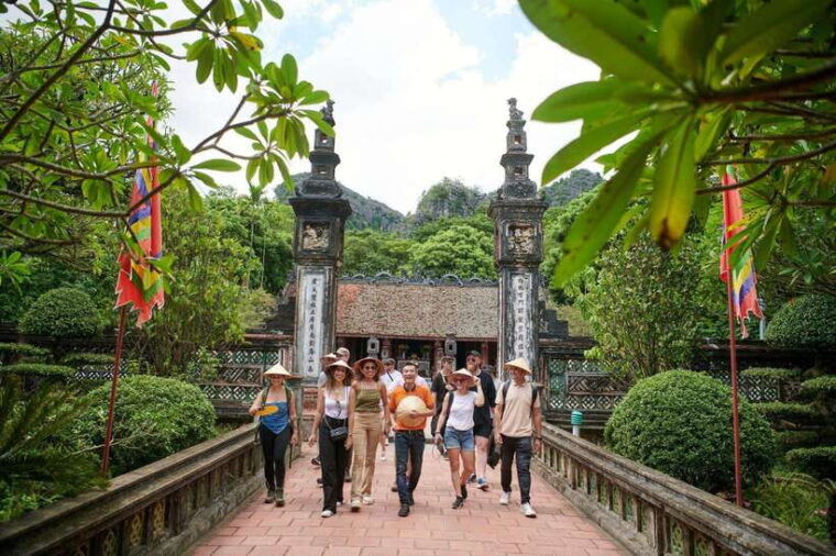 from-hanoi-4-day-ninh-binh-ha-long-bay-ha-giang-loop-tour