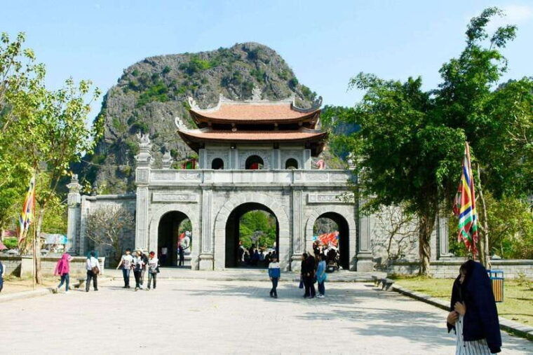 from-hanoi-hoa-lu-tam-coc-mua-cave-full-day-trip