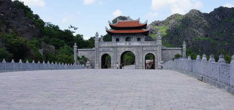 from-hanoi-hoa-lu-trang-an-and-cycling-day-trip