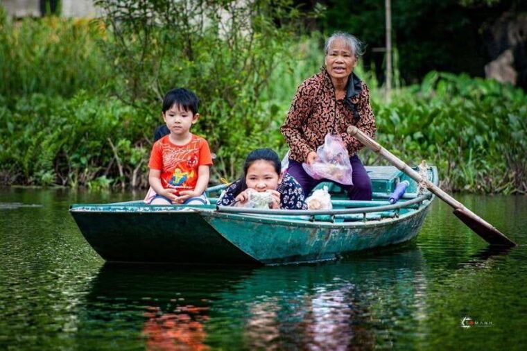 from-hanoi-private-tour-bai-dinh-trang-an-and-mua-cave
