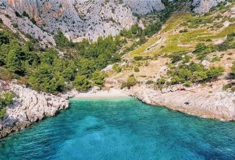 from-hvar-private-tour-to-the-red-rocks-pakleni-islands