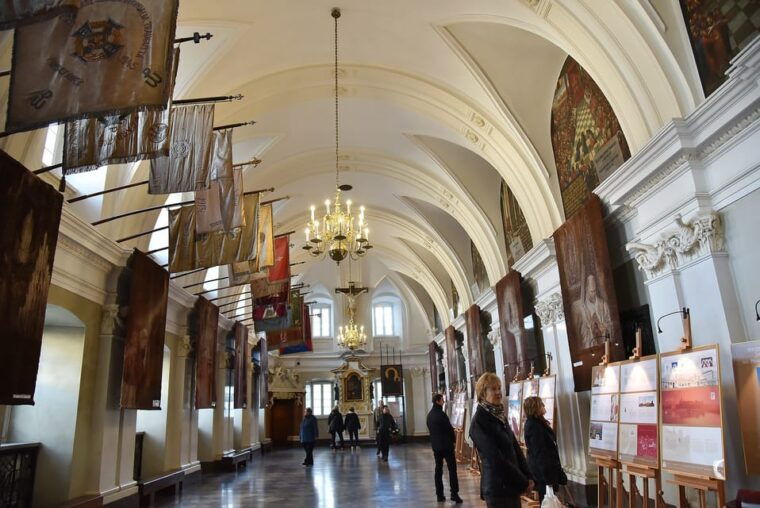 from-krakow-black-madonna-sanctuary-of-czestochowa-day-tour