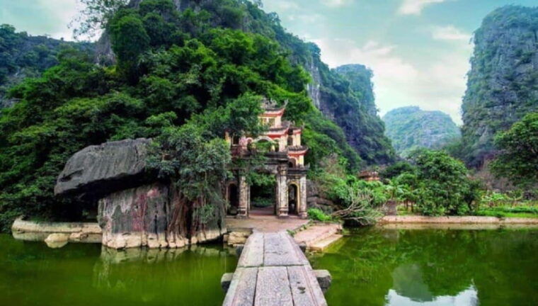 from-ninh-binh-hoa-lu-trang-an-and-mua-cave-full-day