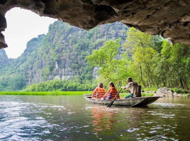 from-ninh-binh-hoa-lu-trang-an-mua-cave-bich-dong-tour